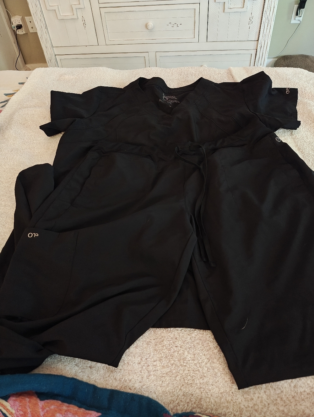Barco One Women's Black Scrub Set, Top Large Bottom Medium Petite - Picture 7 of 10